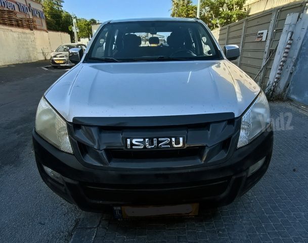 איסוזו די-מקס
