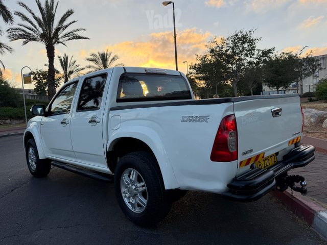 איסוזו די-מקס
