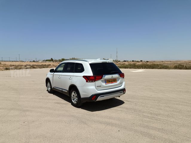 מיצובישי אאוטלנדר