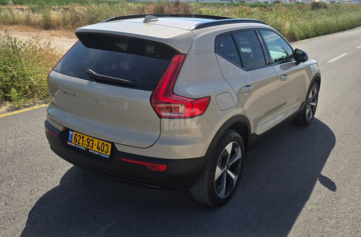 וולוו XC40