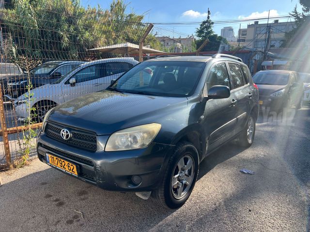 טויוטה RAV4