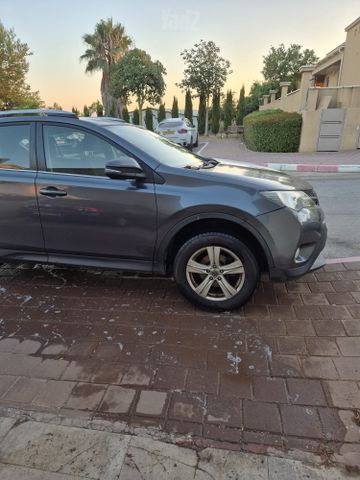 טויוטה RAV4