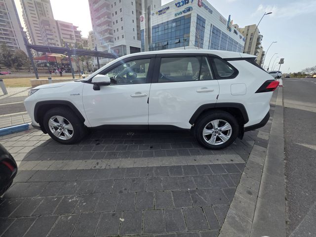 טויוטה RAV4