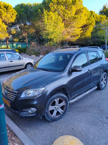 טויוטה RAV4