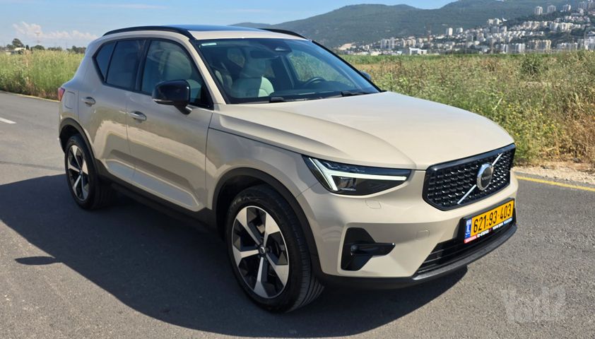 מודעת רכב וולוו XC40 2