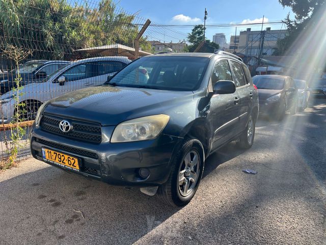 טויוטה RAV4
