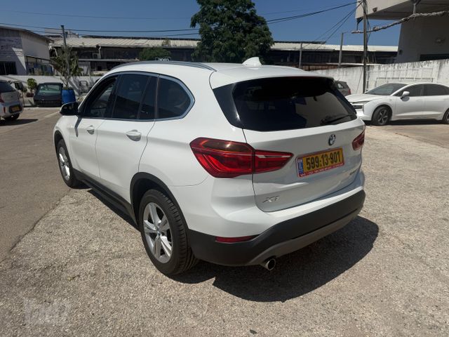 ב מ וו X1