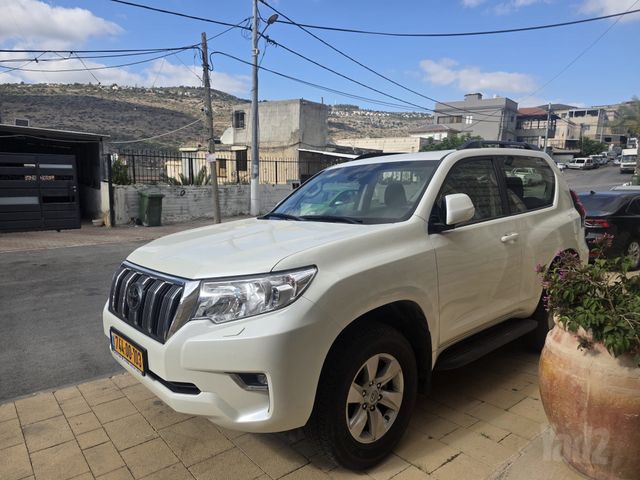 טויוטה לנד קרוזר