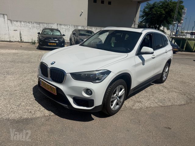 ב מ וו X1