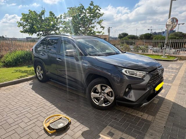 טויוטה RAV4