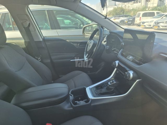 טויוטה RAV4