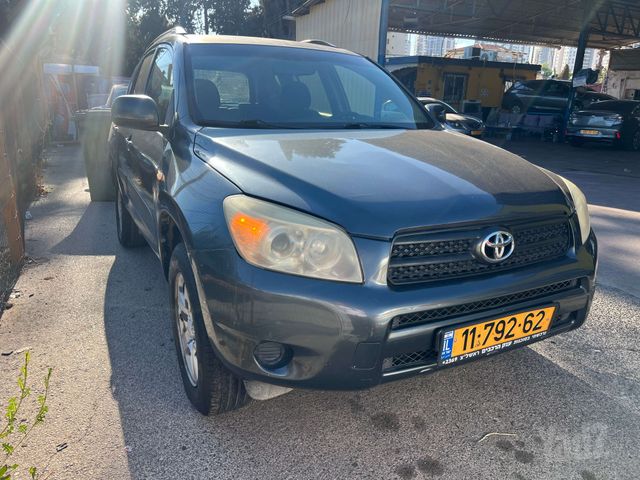 טויוטה RAV4