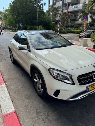 מרצדס-בנץ GLA