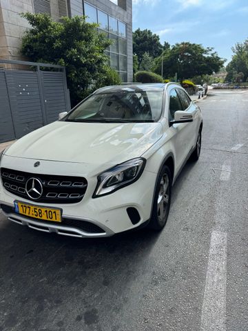מרצדס-בנץ GLA