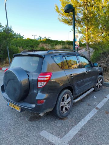 טויוטה RAV4