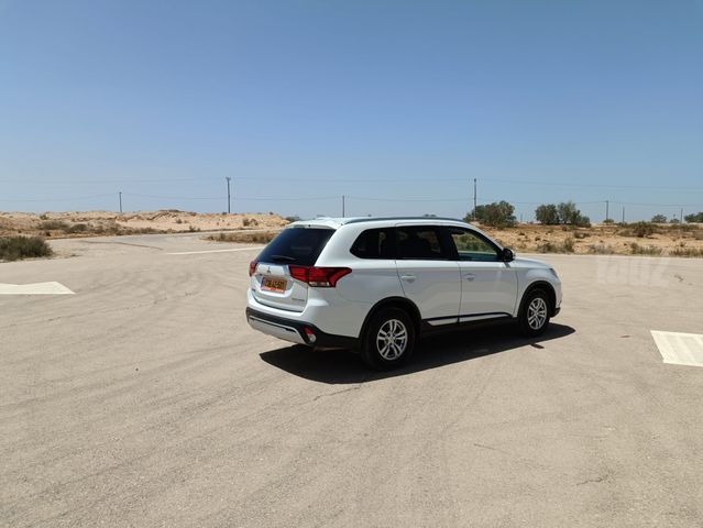 מיצובישי אאוטלנדר