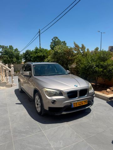 ב מ וו X1