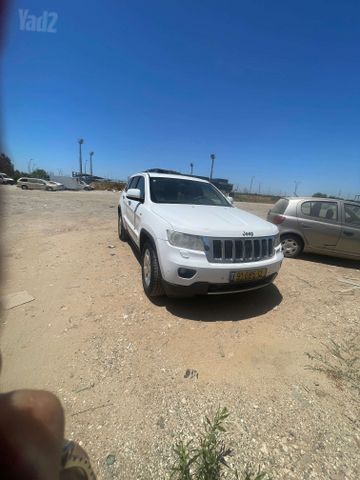 מודעת רכב ג'יפ גרנד צ'ירוקי