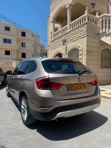 ב מ וו X1