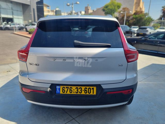 מודעת רכב וולוו XC40 2