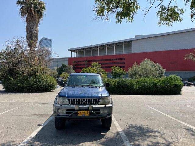 טויוטה לנד קרוזר