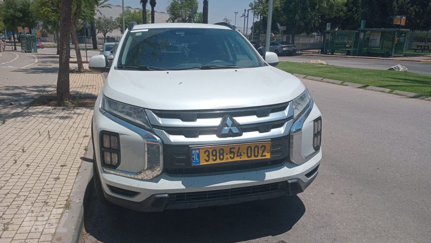 מודעת רכב מיצובישי ASX