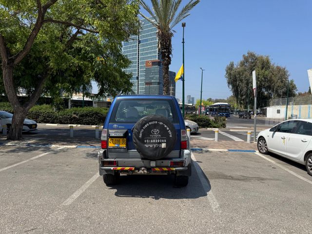 טויוטה לנד קרוזר