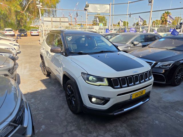 מודעת רכב ג'יפ קומפאס