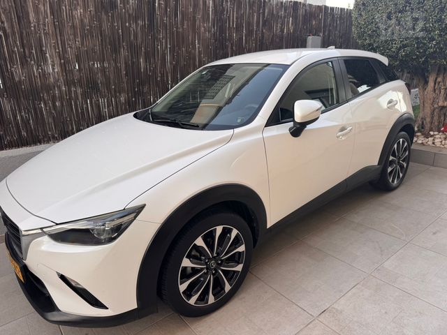 מודעת רכב מאזדה CX-3