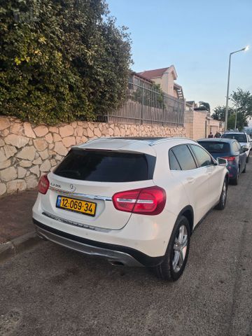 מרצדס-בנץ GLA