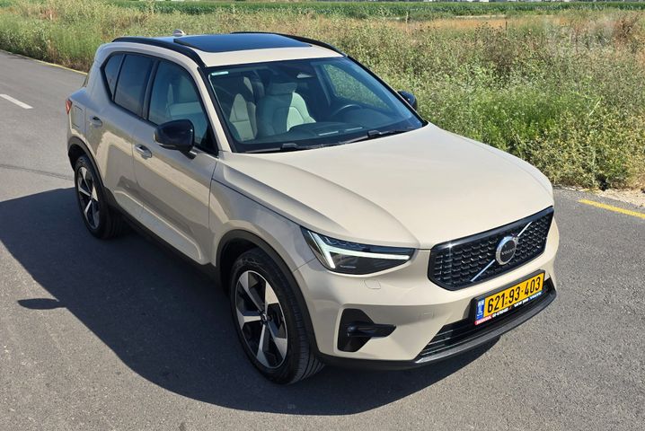 מודעת רכב וולוו XC40 1