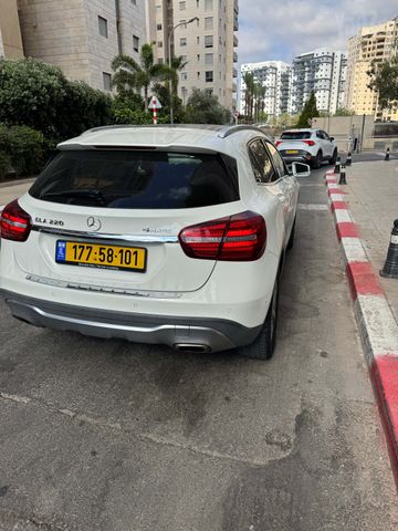 מרצדס-בנץ GLA