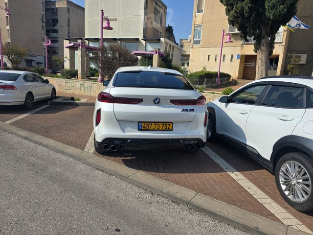 ב מ וו X6 M