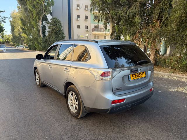 מיצובישי אאוטלנדר