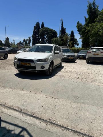 מיצובישי אאוטלנדר