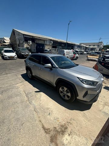 טויוטה RAV4