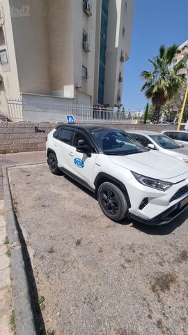 טויוטה RAV4