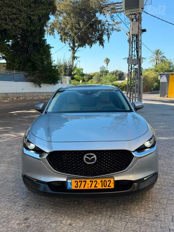 מודעת רכב מאזדה CX-30