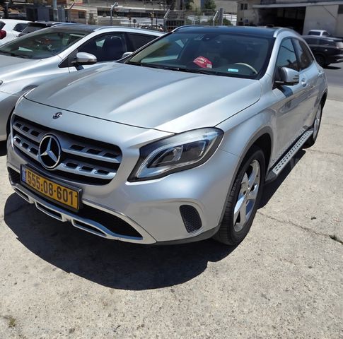 מרצדס-בנץ GLA