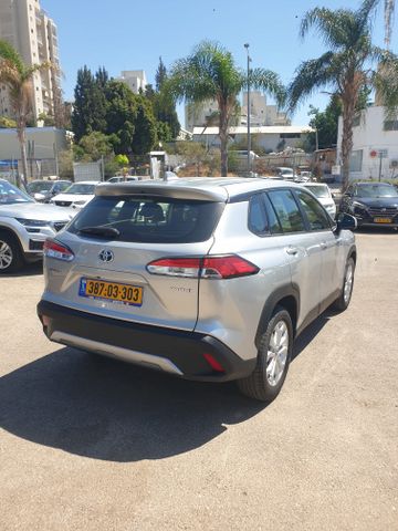 מודעת רכב טויוטה קורולה קרוס 2