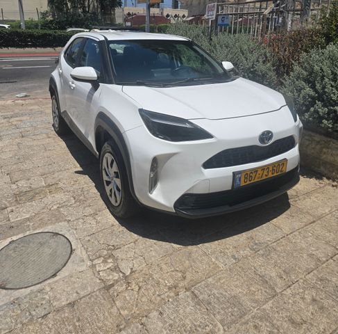 מודעת רכב טויוטה יאריס קרוס