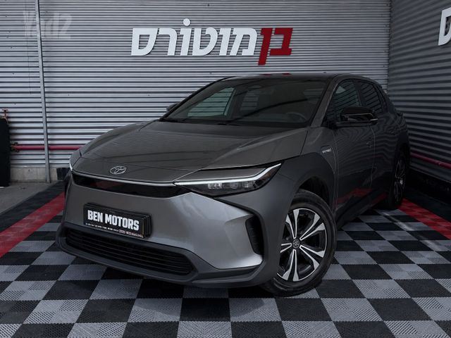 טויוטה bZ4X
