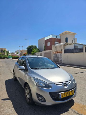 מודעת רכב מאזדה 2