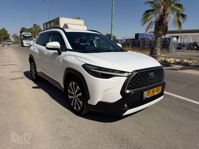 מודעת רכב טויוטה קורולה קרוס