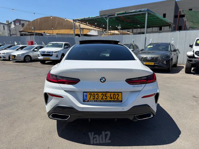 מודעת רכב ב מ וו סדרה 8 2