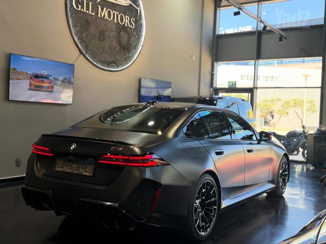 ב מ וו M5