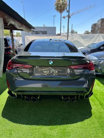 ב מ וו M4