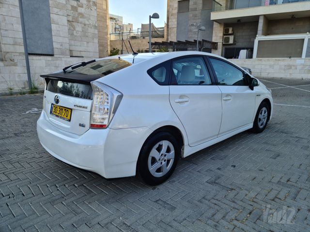 טויוטה פריוס