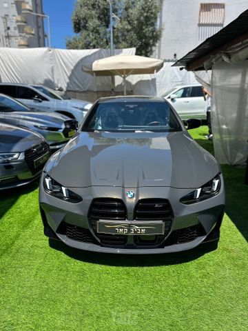ב מ וו M4