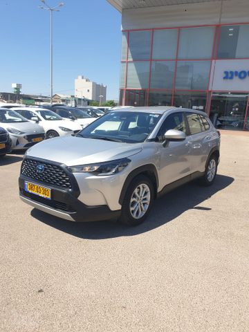 מודעת רכב טויוטה קורולה קרוס 1